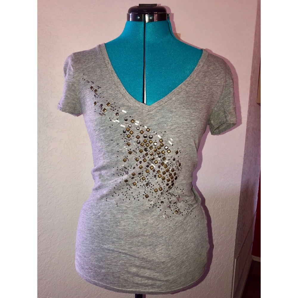 V-neck t shirt with stud details